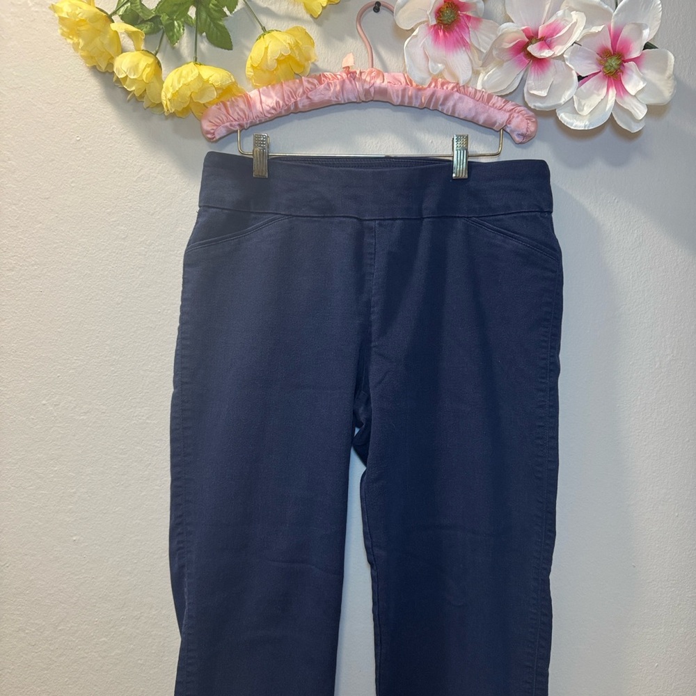 Straight-Leg Women's Jeans in Navy - Classic Everyday Fit - Picture 3 of 16